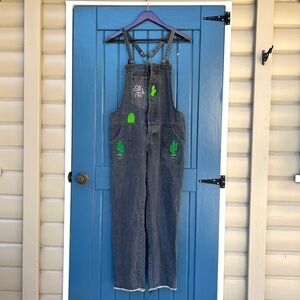 POL Cactus Pint Overalls with front pocket panels hidden buttons Women’s Size M